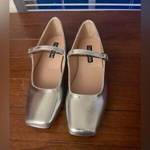 Elegant Silver Flats with Strap